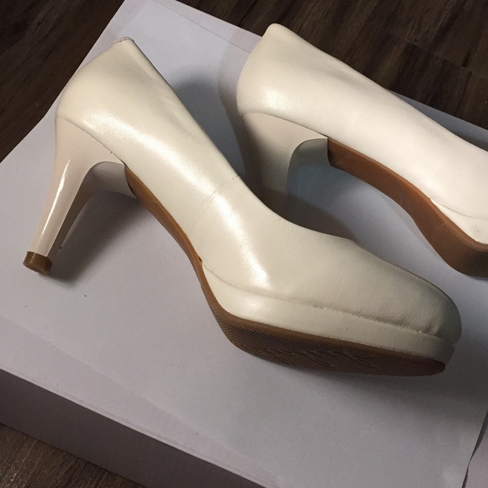 New Daphne Heels - Picture 3 of 3
